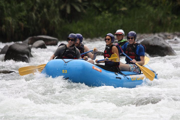 Rafting III-IV in Pacuare River - Photo 1 of 7